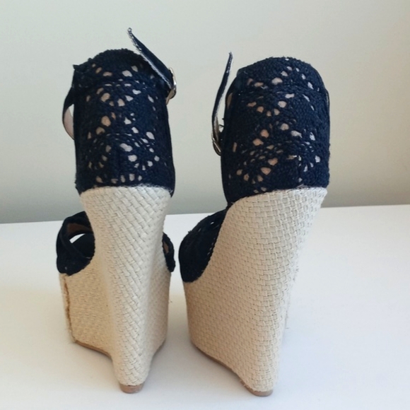 *Relisted* Chase & Chloe Women's Black Lace Criss Cross Toe Wedges Platforms 7 - Picture 9 of 16